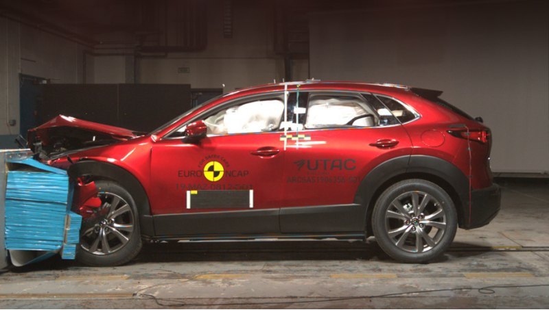 Модель Mazda CX-30 заслужила фотографию под…