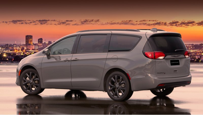 В нынешнем виде Pacifica — это мотор V6 3.6…