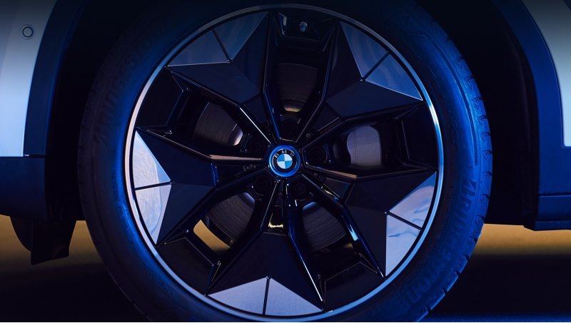 Показанный на снимках прототип колёс BMW…
