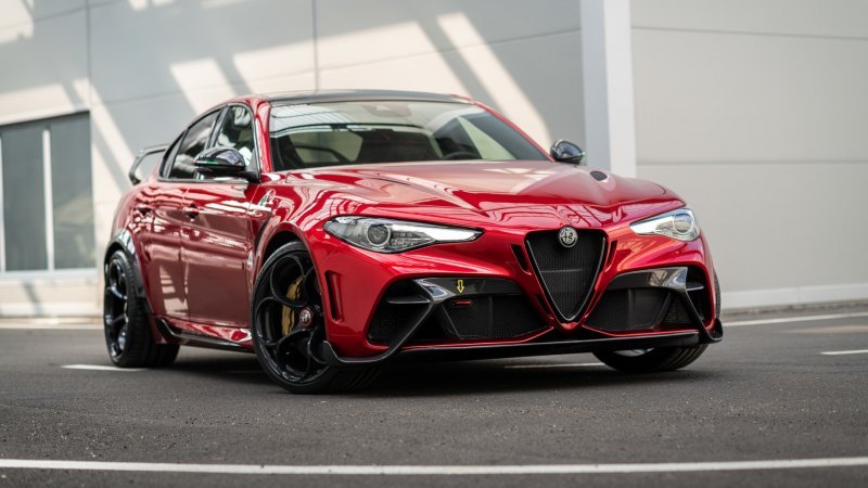Всего Alfa Romeo построит 500 седанов Giulia GTA…