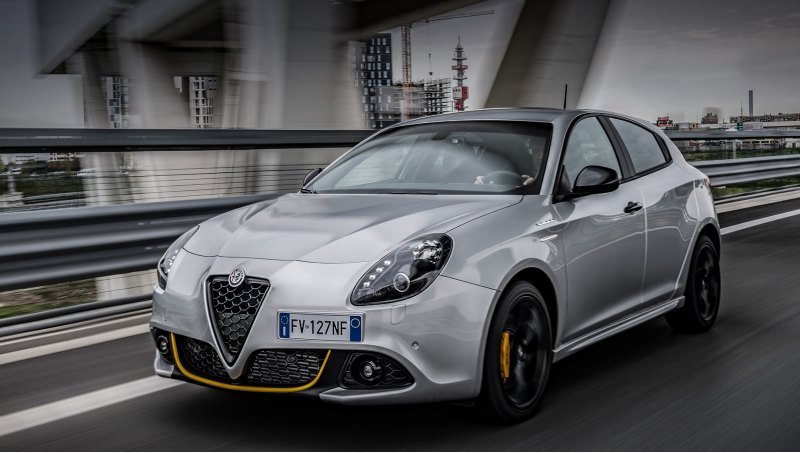 На модель Alfa Romeo Giulietta ставили бензиновые…