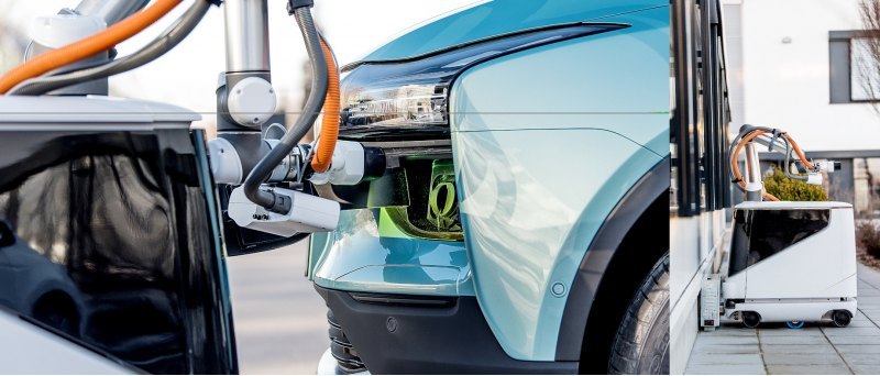 Робот находит автомобиль по координатам GPS,…