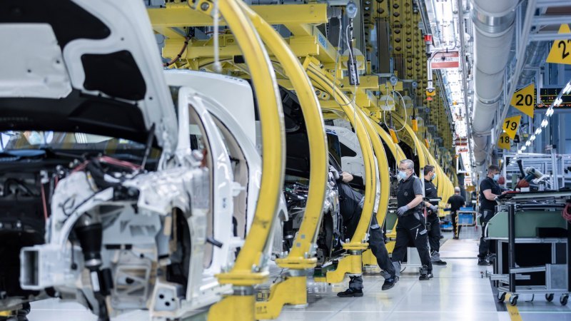Заводы Mercedes-Benz возвращаются к жизни,…