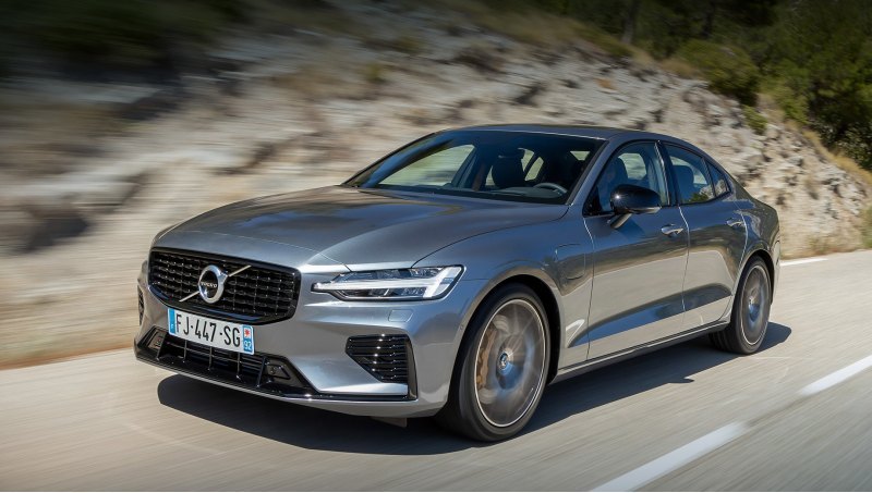 Самый быстрый Volvo сейчас — гибрид S60 T8…