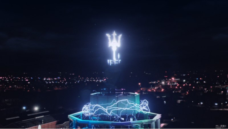 В Maserati Tower ударила молния, и всё…