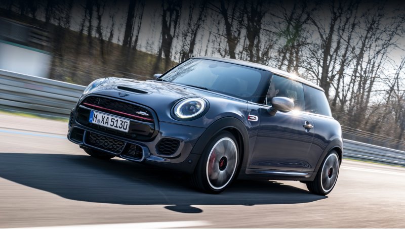 Mini JCW оснащён двухлитровым турбомотором с…
