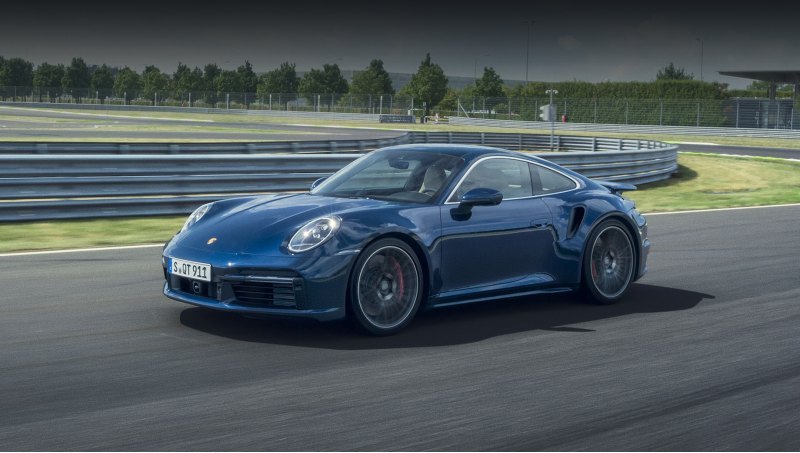 Модель 911 Turbo выглядит, как Turbo S. У них…