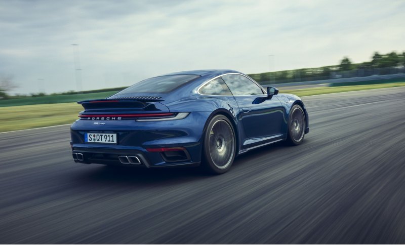 Не забыта в 911 Turbo активная аэродинамика. В…