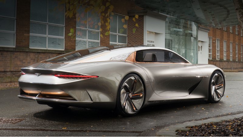Глава Bentley Эдриан Холлмарк уже признал, что…
