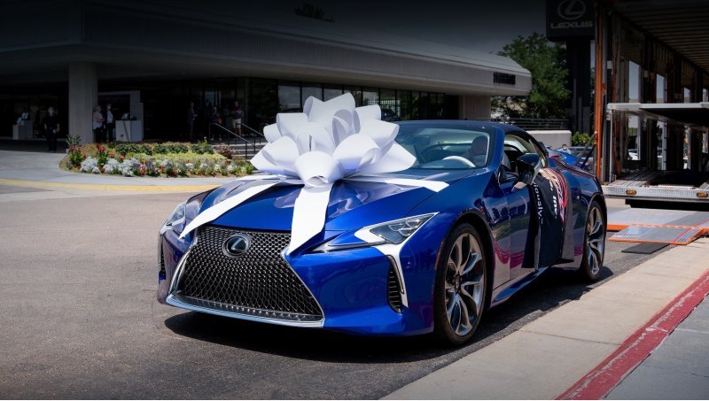 Все деньги, вырученные с продажи двухдверки Lexus…