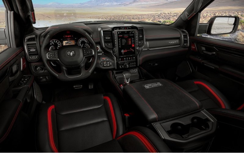 Топ-версия семейства Ram 1500 выделяется кожаной…