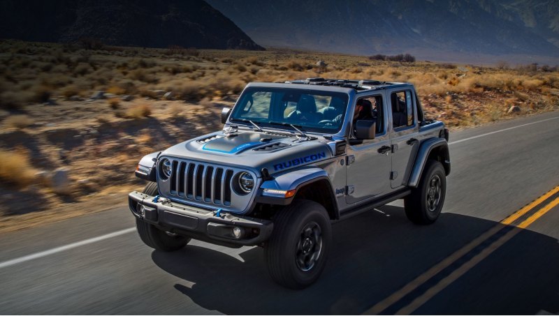 В продаже гибрид Wrangler будет представлен тремя…