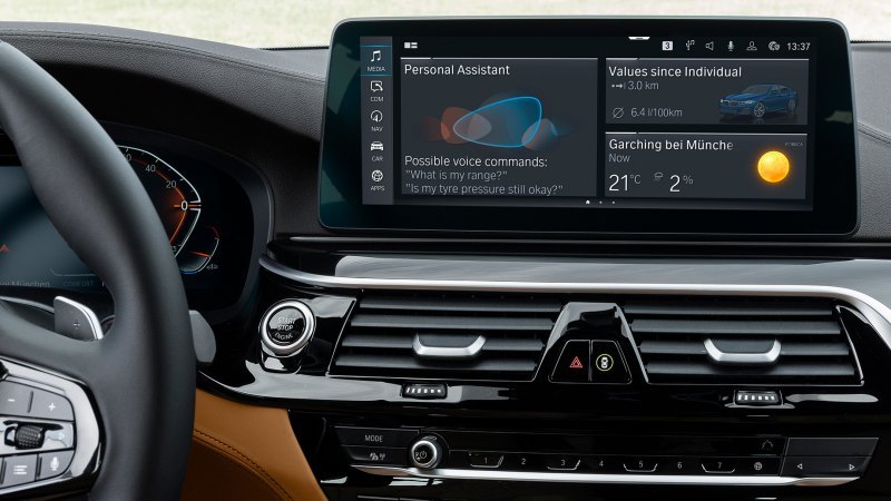 Помощник BMW Intelligent Personal Assistant имеет…