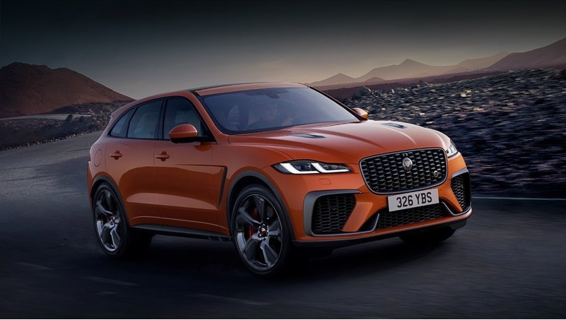 Каждый Jaguar F-Pace SVR комплектуется светодиодными фарами с функцией автоматического переключения…