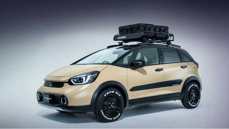 «Внедорожный» гибрид Fit e:HEV Crosstar внешне…