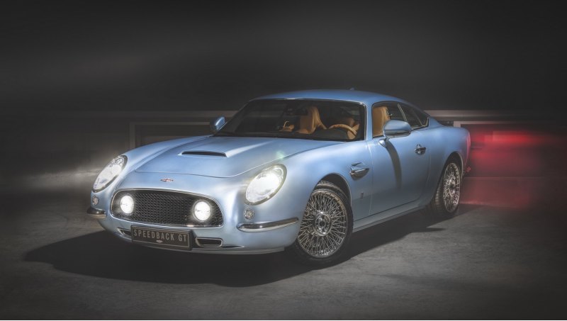 Заднеприводный Speedback GT длиной 4,76 м весит…