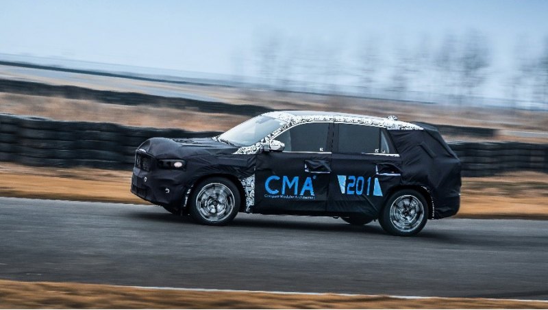 Сейчас самым крупным кроссовером Geely является…