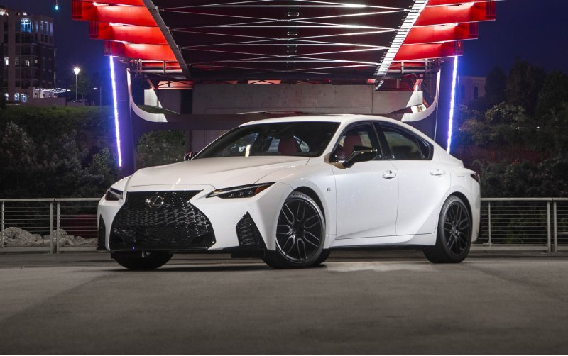 Вариации с приставкой F Sport к имени у Лексуса…
