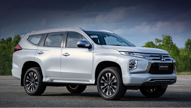 Узнать реформированный Pajero Sport проще всего…