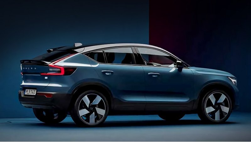 Само собой, C40 отличается от XC40 «поразительным…