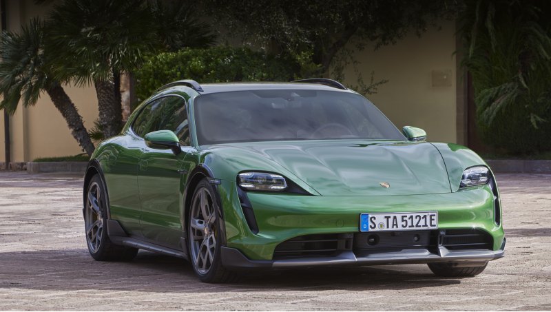 Длина Тайкана 4/4S Cross Turismo равна 4974 мм…