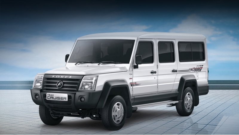 Профиль и боковые панели напоминают Mercedes-Benz…