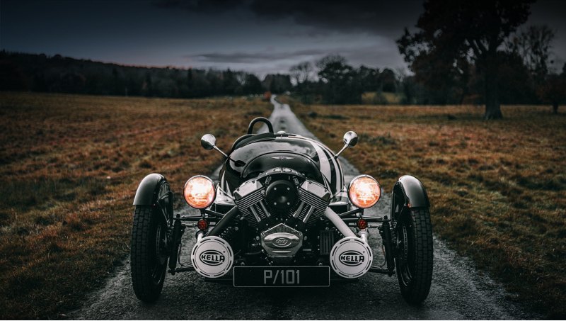 Лицом родстера был мотоциклетный мотор V2 2.0 (83 л.с., 140 Н·м и 69 л.с., 129 Н·м), раскручивающий…