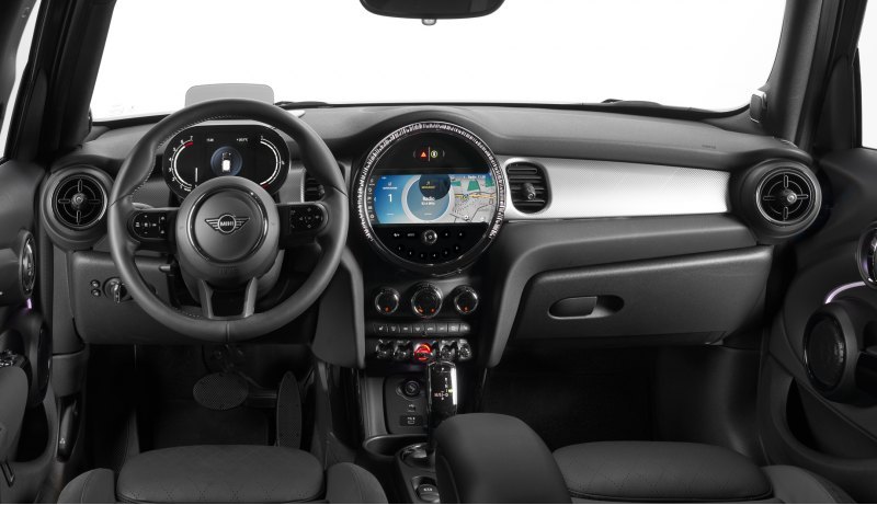 «В базу» включена мультимедийная система MINI…