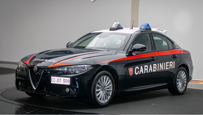 Седан мало чем отличается от стандартной модели…
