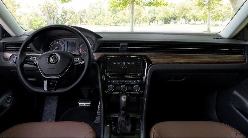 Заокеанский Volkswagen Passat заметно больше…