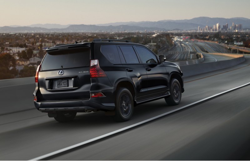 Lexus GX Black Line получил фонари Garnet Red с…
