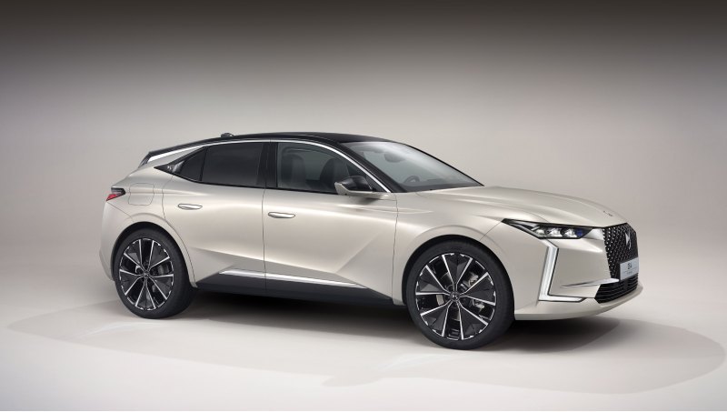 У «второго» DS 4 есть бензиновые турбомоторы 1.2…