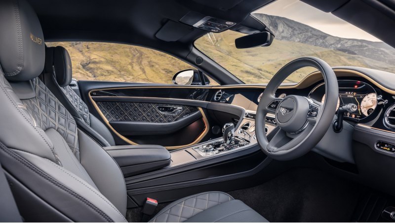 Интерьер соответствует обычным автомобилям…