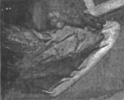 Рис. 117. ...а второй накладывается на край…