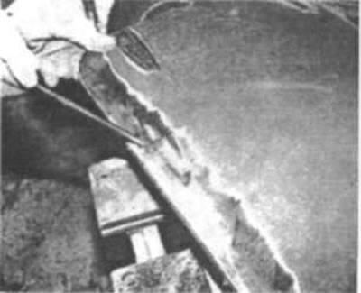 Рис. 161. После снятия слоя краски обнаружилась…