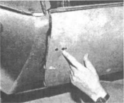 Рис. 183. Подходящие отверстия затем…