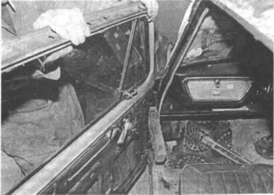 Рис. 187. Если подгонку двери невозможно…