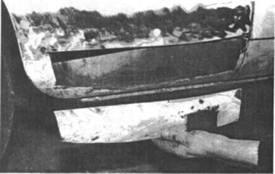 Рис. 211. Панель вырезана, и вся ржавчина и…