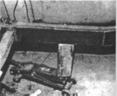 Рис. 334. Если проржавела боковая стенка, она…