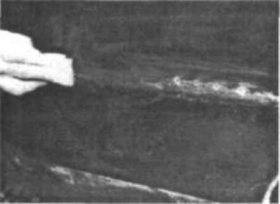 Рис. 21. После выпрямления вмятины вдоль всей ее…