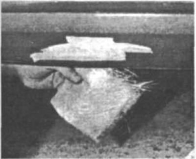 Рис. 30. Пропитанная смолой, стекловолокнистая…