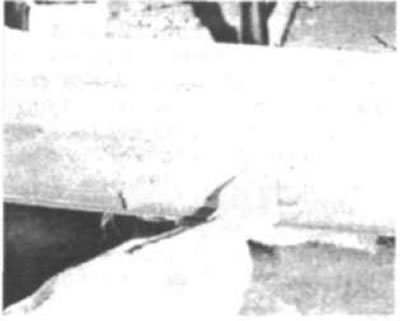 Рис. 31. После высыхания стеклопластика липкая…