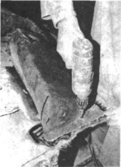 Рис. 55. После застывания смолы стекловолокно и…