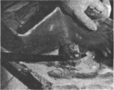Рис. 58. Излишек стеклопластика также должен быть…