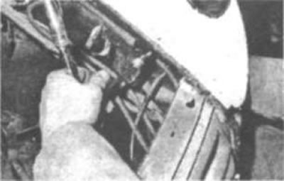 Рис. 75. Вместо использования пружинных шайб,…
