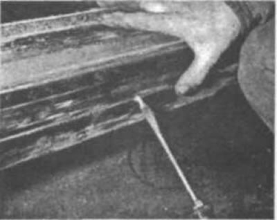 Рис. 109. Боковые панели просто прикрепляются…