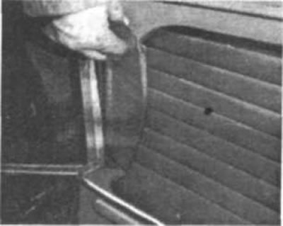 Рис. 30. Начните со снятия обшивки