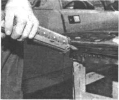 Рис. 107. После этого нанесите слой герметика на…