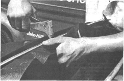 Рис. 162. Установите заклепки, затем подгоните…