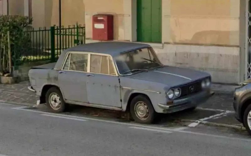 Памятник брошенному автомобилю: Lancia Fulvia Sat…